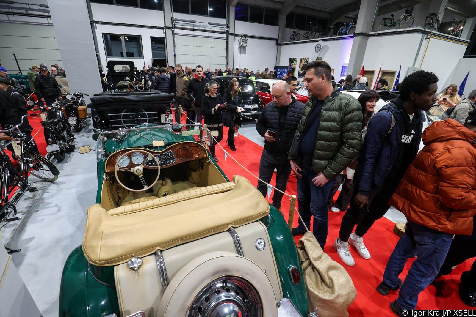 Zagreb: Izložba preuređenih oldtimera povodom Noći muzeja