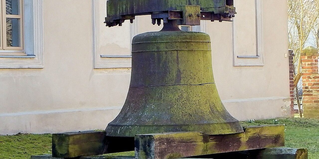 bell-jar-1434968_1280