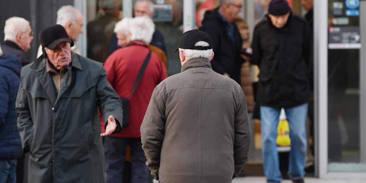 �ibenik: Gu�va ispred banke zbog isplate mirovina