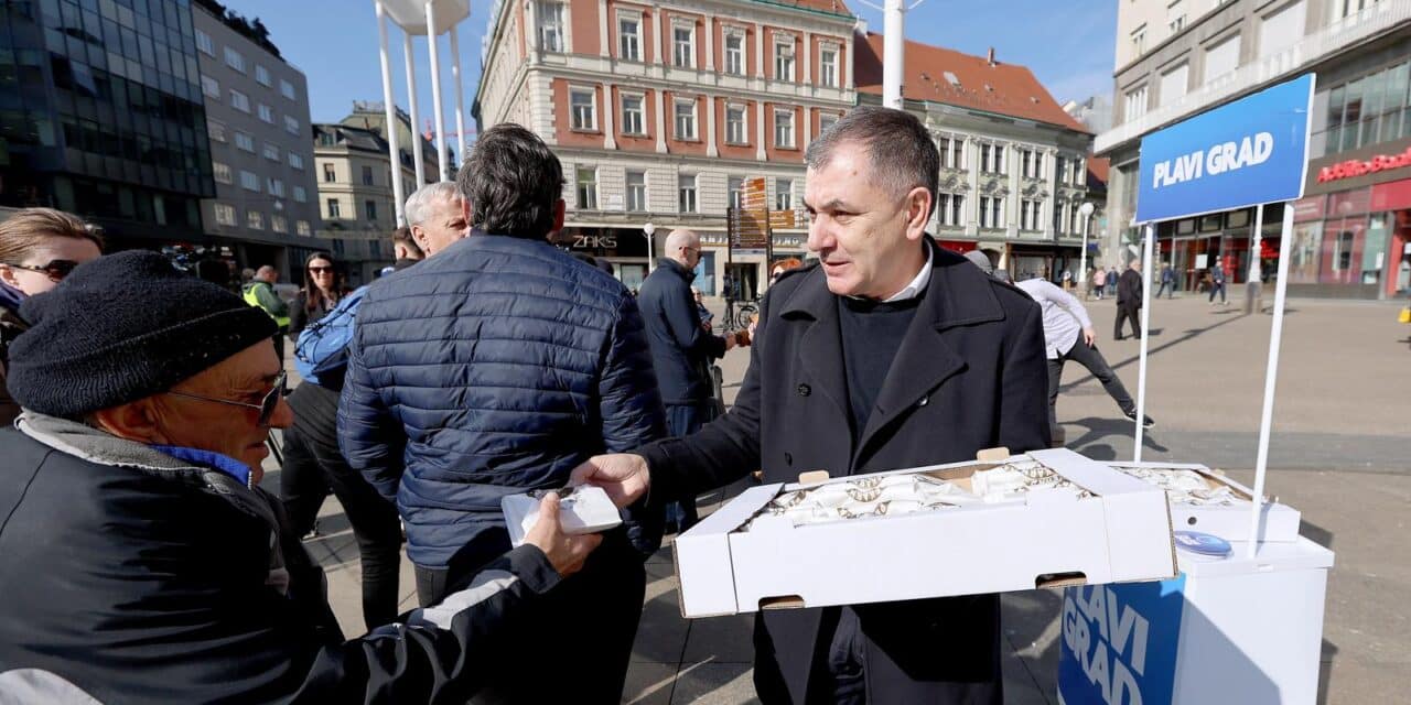 Zagreb: Ivica Lovrić građanima dijelio krafne
