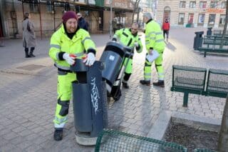 Zagreb: Zamijenjene stare kante za smeće u centru