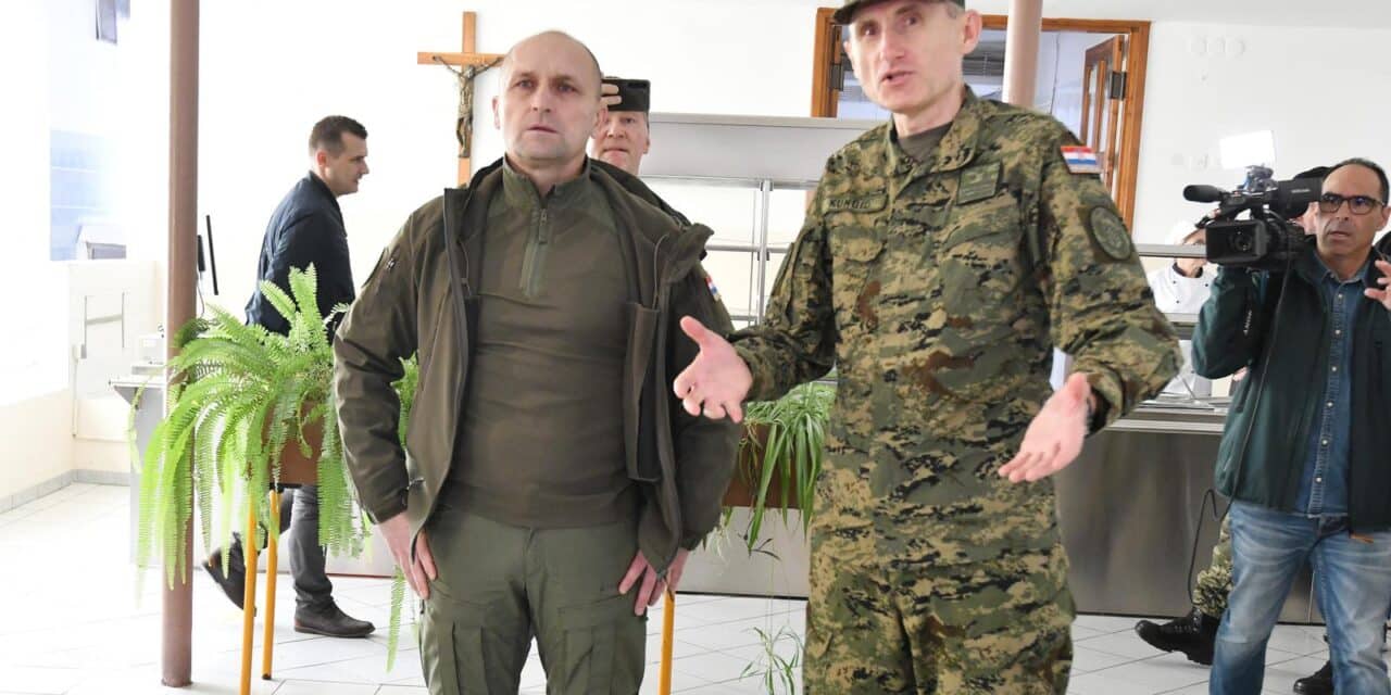 Knin: Ministar obrane Ivan Anu�i? u obilasku objekata vojarne General-bojnik Andrija Matija�-Pauk