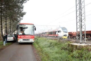 Lekenik: Vlak naletio na konje na pruzi, promet prema Zagrebu prekinut