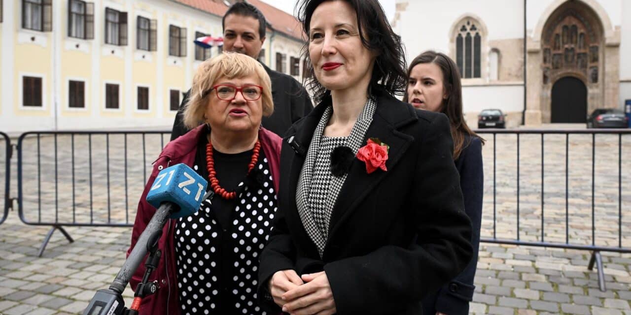 Zagreb: Anka Mrak Taritaš i Dalija Orešković pozvale premijera da otvori Trg svetog Marka za građane