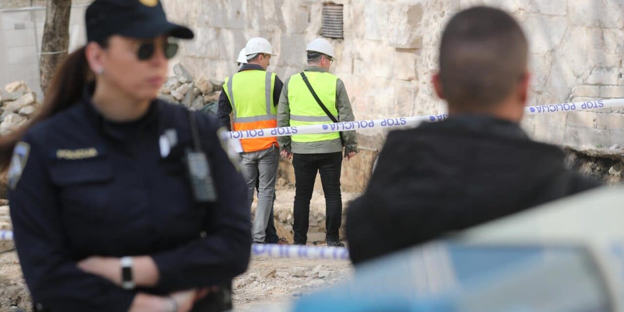 Split: Na radnika pala kamena gromada te ga priklještila, prevezen je u bolnicu