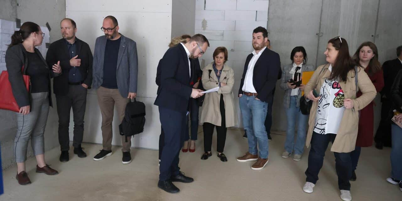 Zagreb: Tomašević  obišao  radove na dječjem vrtiću