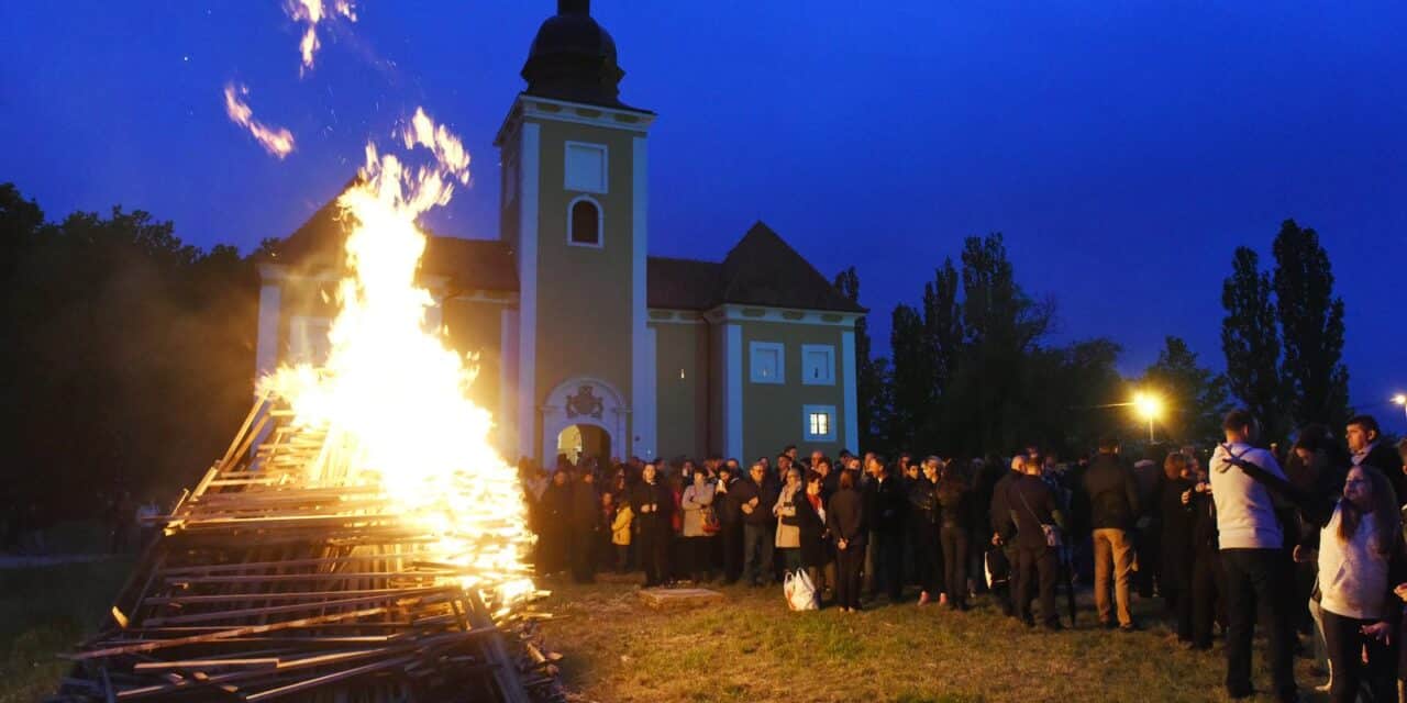 Lukavec: Paljenjem krijesa Turopoljci proslavili Jurjevo