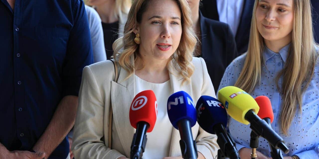 Zagreb: Marija Selak Raspudić predala potpise za kandidaturu