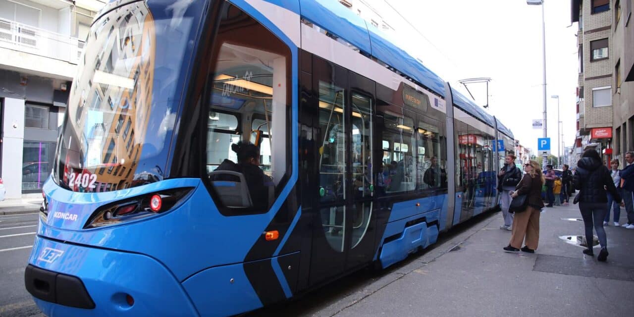 Zagreb: U promet pušten drugi novi niskopodni tramvaj, građani odlučili da će voziti na liniji 13