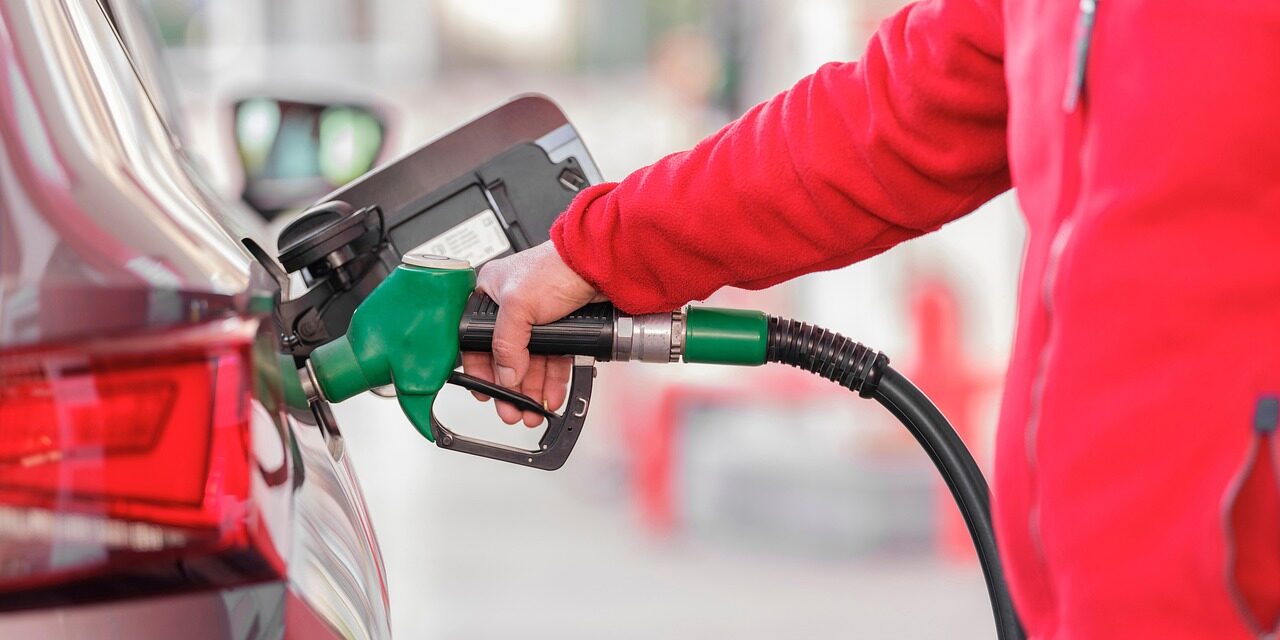 gas-station-8626683_1280