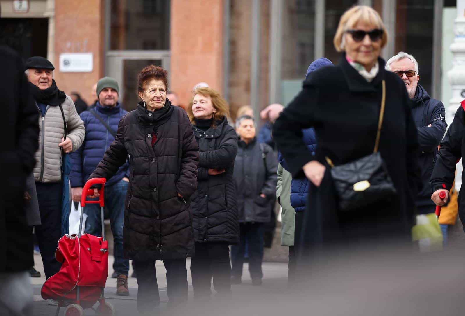 Zagreb, Prosvjed umirovljenika protiv siromaštva, korupcije i kriminala na glavnom gradskom Trgu