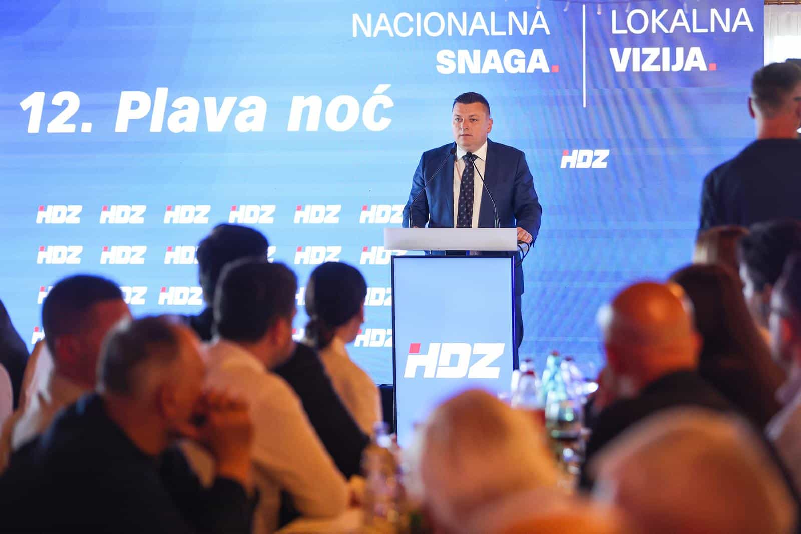 Dugo Selo: Andrej Plenković nazočio 12. Plavoj noći HDZ-a