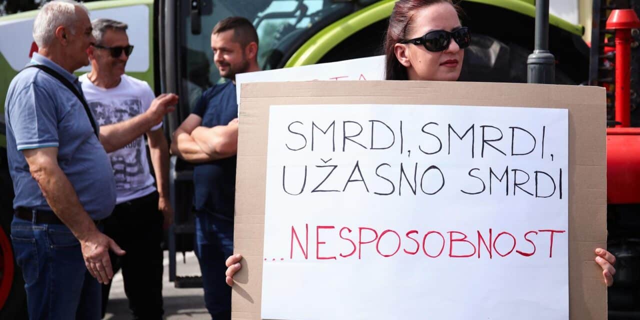 Zagreb: Građani traktorima blokirali ulaz na odlagalište otpada Jakuševec