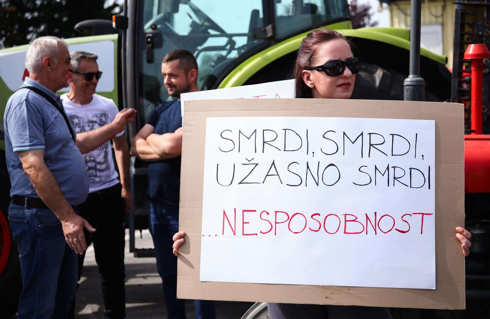Zagreb: Građani traktorima blokirali ulaz na odlagalište otpada Jakuševec