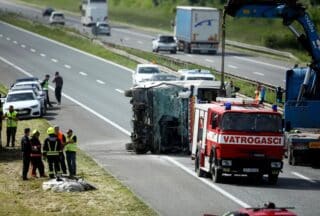 U sudaru autobusa i auta na A3 dvije osobe poginule, više ozlijeđenih