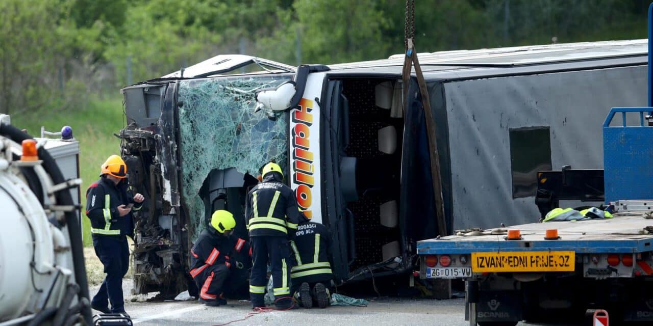 U sudaru autobusa i auta na A3 dvije osobe poginule, više ozlijeđenih
