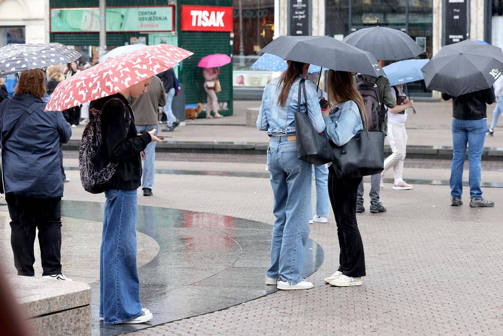 Zagreb: Pogoršanje vremena s kišom koje je zahvatilo cijelu Hrvatsku stiglo i do Zagreba