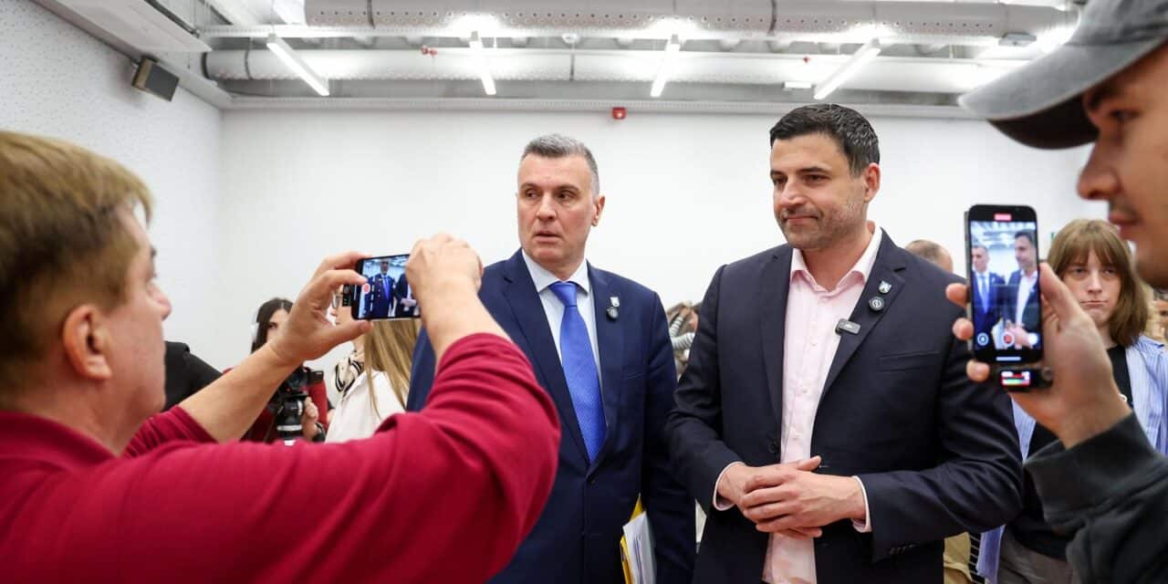 VIDEO Kaos na zagrebačkom fakultetu: Bernardić nepozvan upao na debatu i svađao se s organizatorima