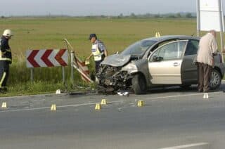 Osijek: U te�koj prometnoj nesre?i auto srpskih reg. oznaka sletio u kanal