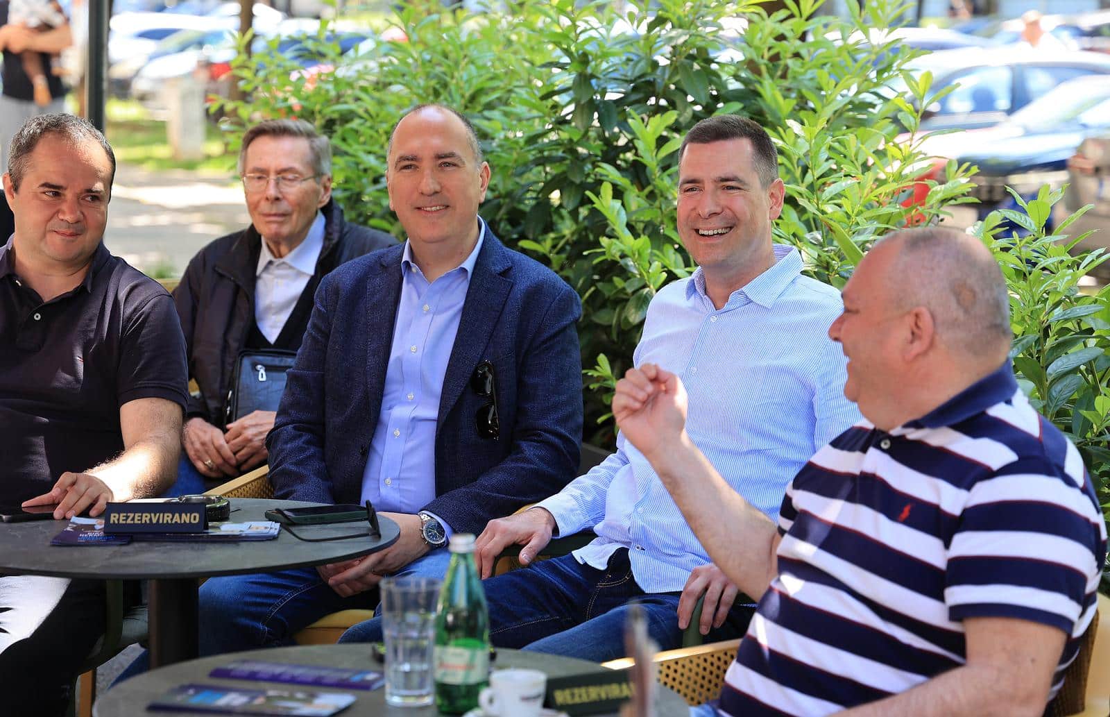 Kandidat za gradonačelnika Grada Zagreba Mislav Herman družio se s građanima u Le Caffe baru