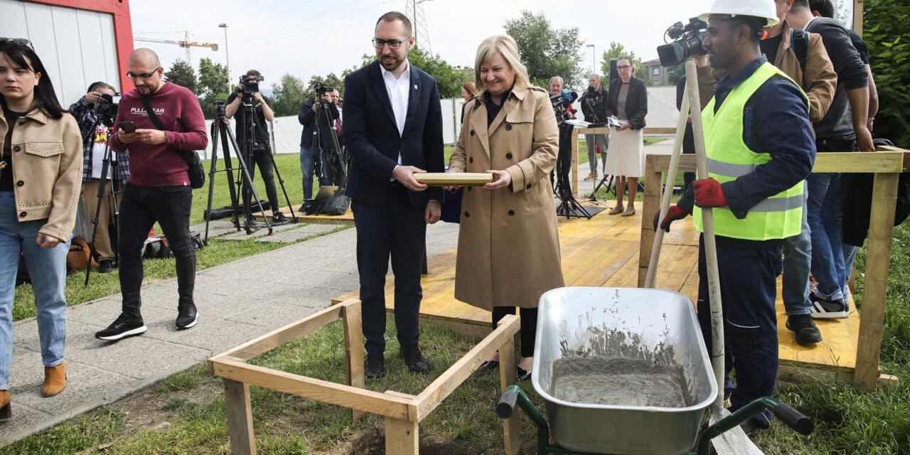 Zagreb: Gradonačelnik Tomašević položio kamen temeljac za izgradnju dječjeg vrtića u Stenjevcu
