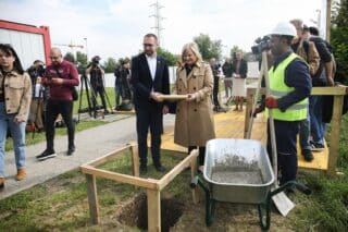 Zagreb: Gradonačelnik Tomašević položio kamen temeljac za izgradnju dječjeg vrtića u Stenjevcu
