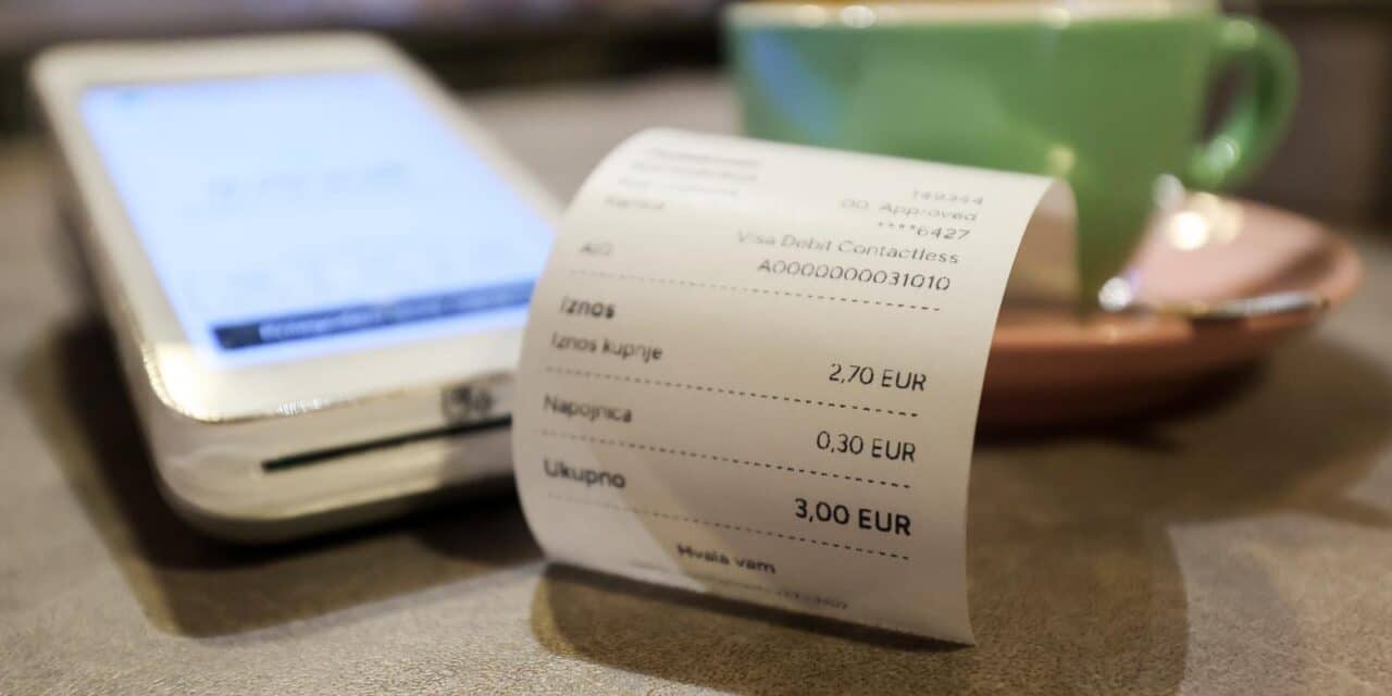 Zagreb: Kartično plaćanje napojnica u caffe baru Quahwe