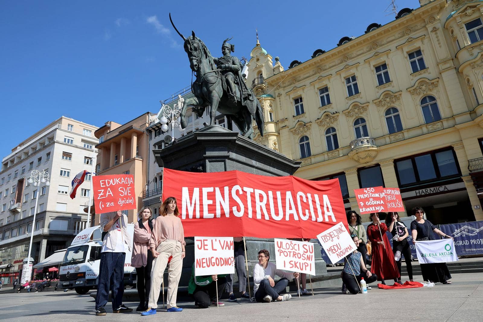 Zagreb: Održan performans Zelene akcije “Glasno o menstruaciji”