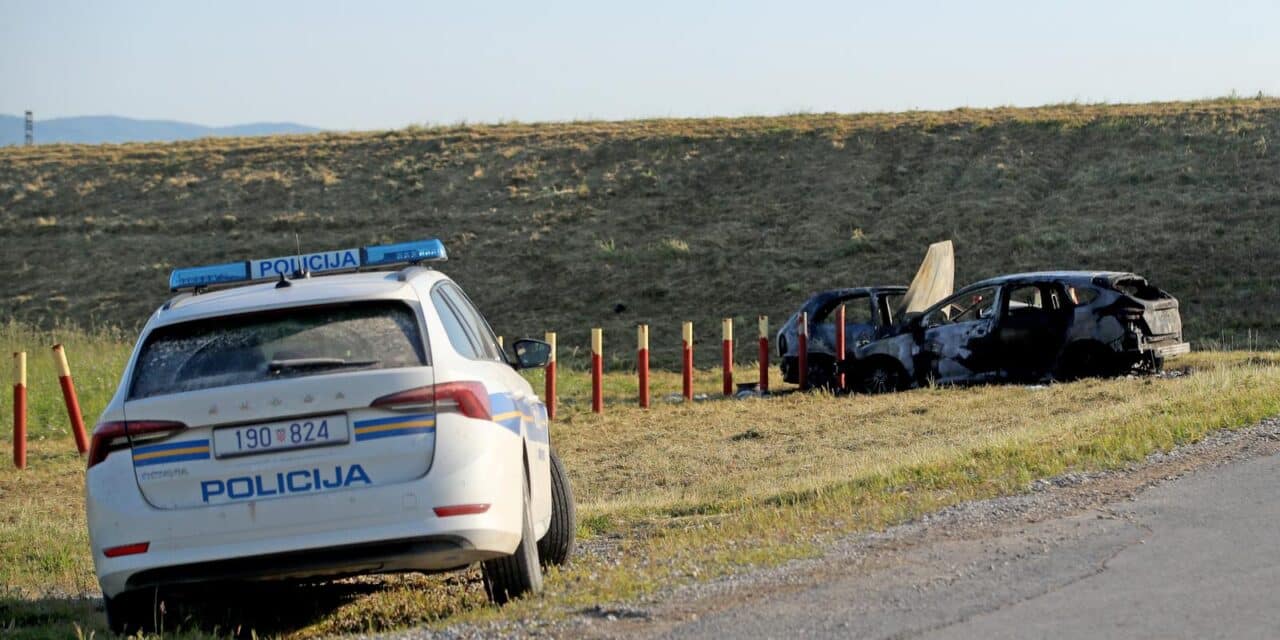Zagreb: Policijski očevid uz dva zapaljena automobila u Odranskom Obrežu