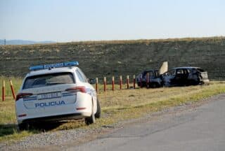 Zagreb: Policijski očevid uz dva zapaljena automobila u Odranskom Obrežu
