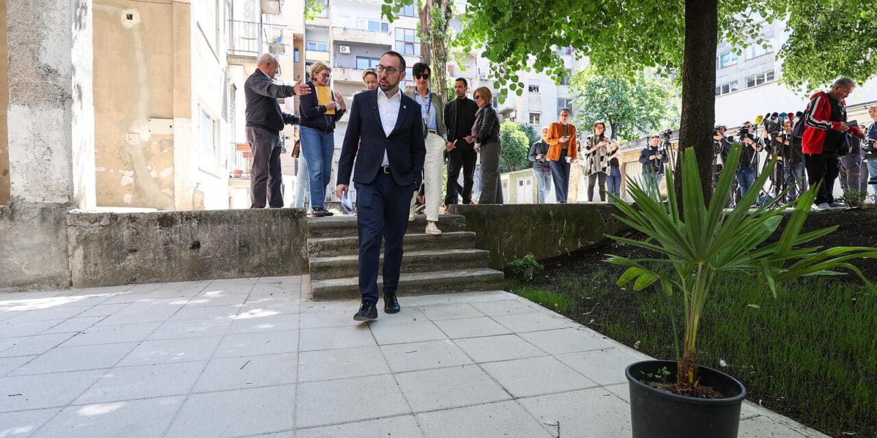 Tomislav Tomašević i zamjenici predstavili uređeno dvorište u okviru pilot projekta Zelena dvorišta