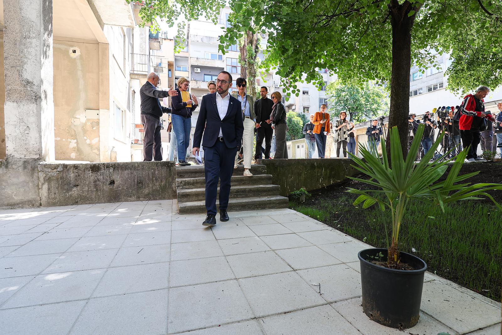 Tomislav Tomašević i zamjenici predstavili uređeno dvorište u okviru pilot projekta Zelena dvorišta