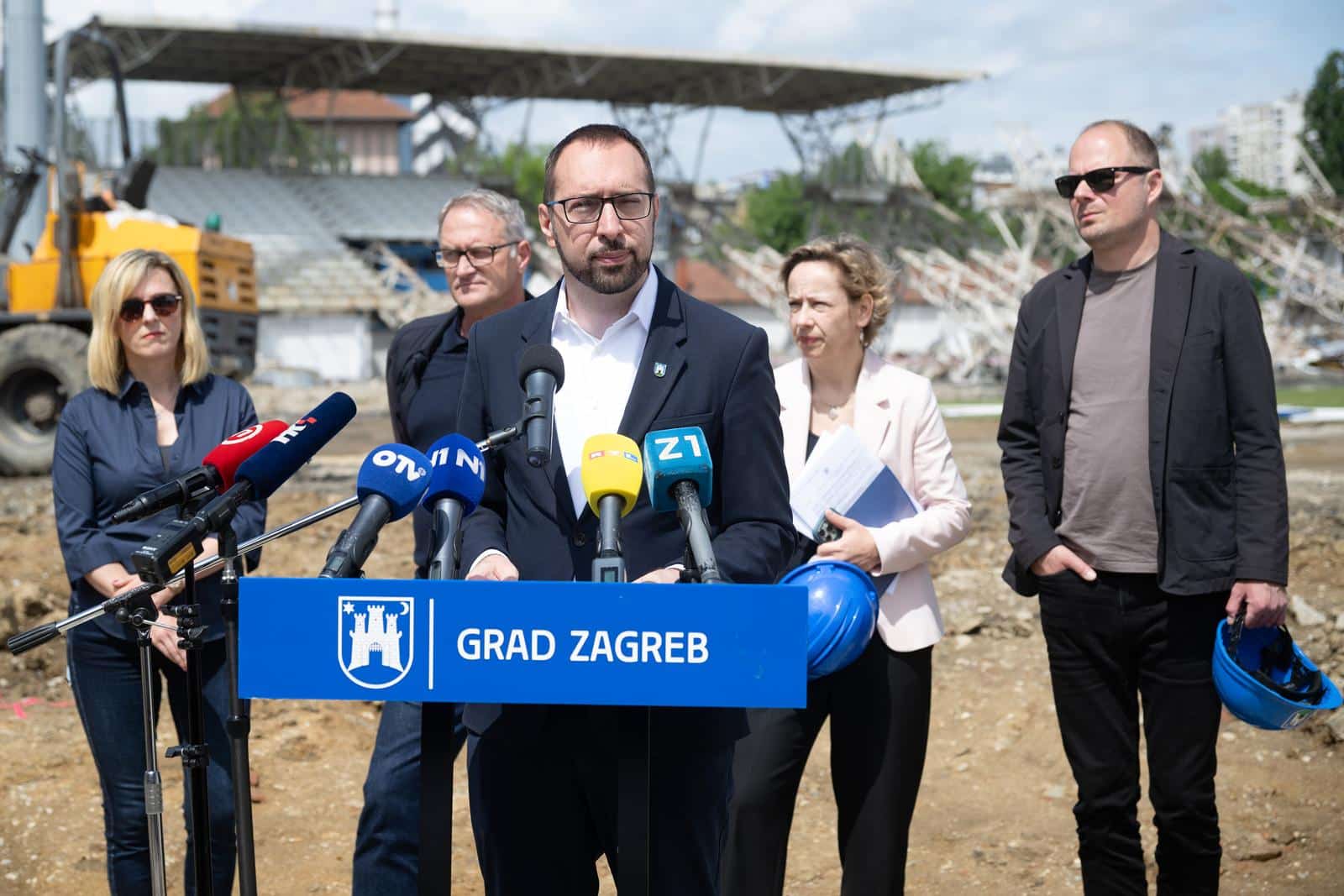 Tomašević sa suradnicima obišao radove rušenja starog i izgradnje novog nogometnog stadiona u Kranjčevićevoj ulici