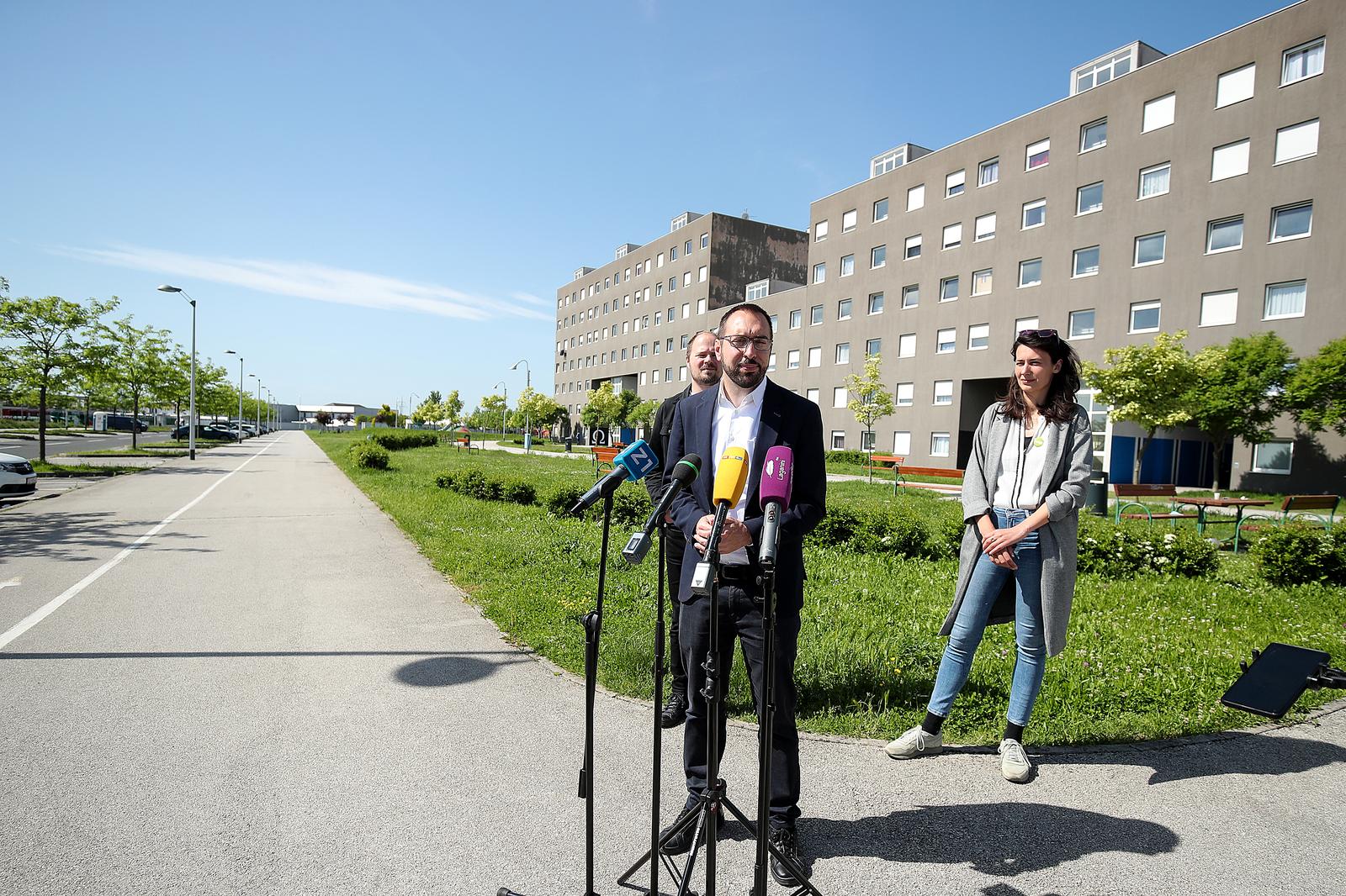 Tomislav Tomašević sa suradnicima u Novom Jelkovcu o dostupnosti stanovanja u Zagrebu