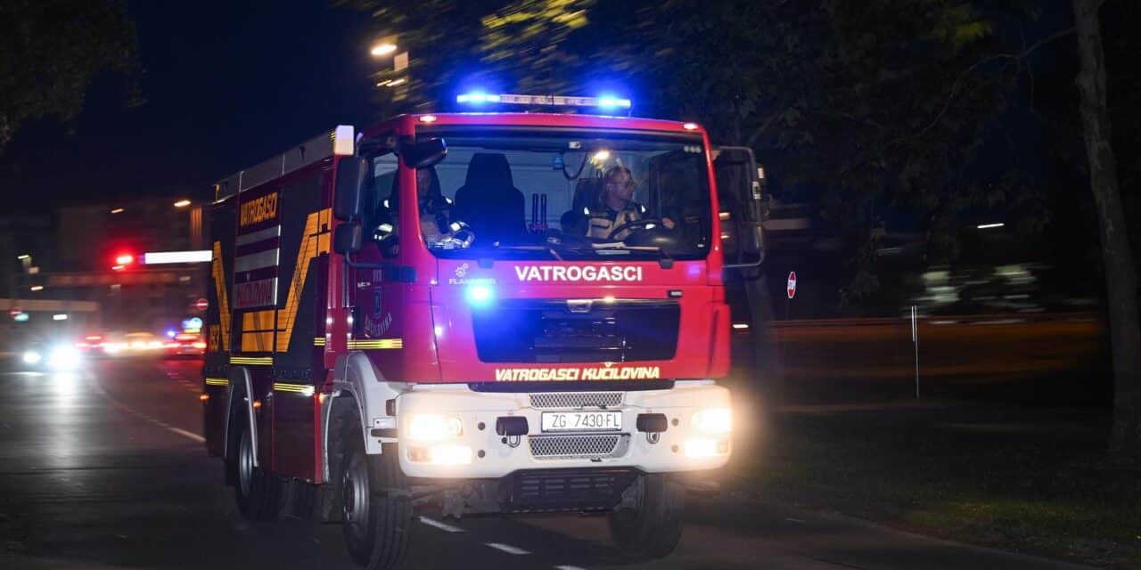 Zagreb: Brojna vatrogasna vozila pristižu na mjesto požara kod napuštene bolnice u Blatu