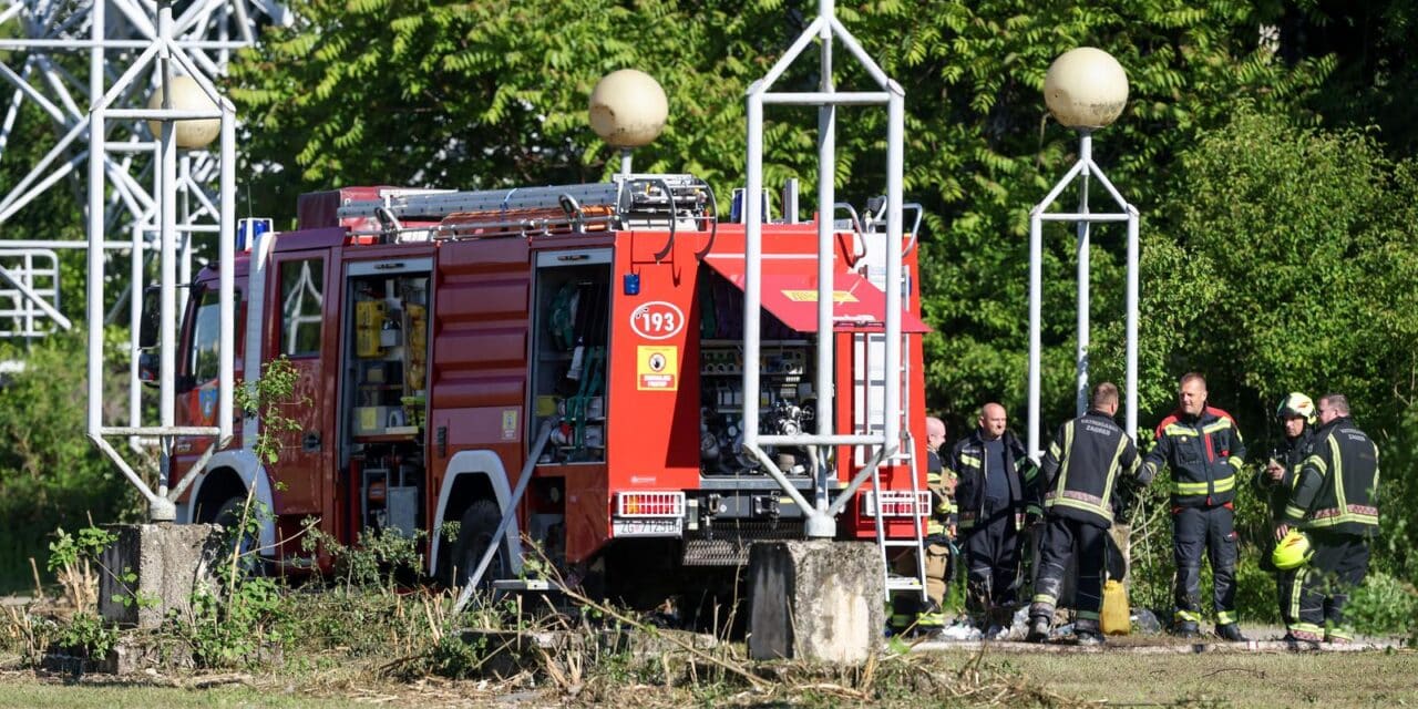 Zagreb: Vatrogasci još uvijek dežurni kod sveučilišne bolnice koja se još dimi nakon požara