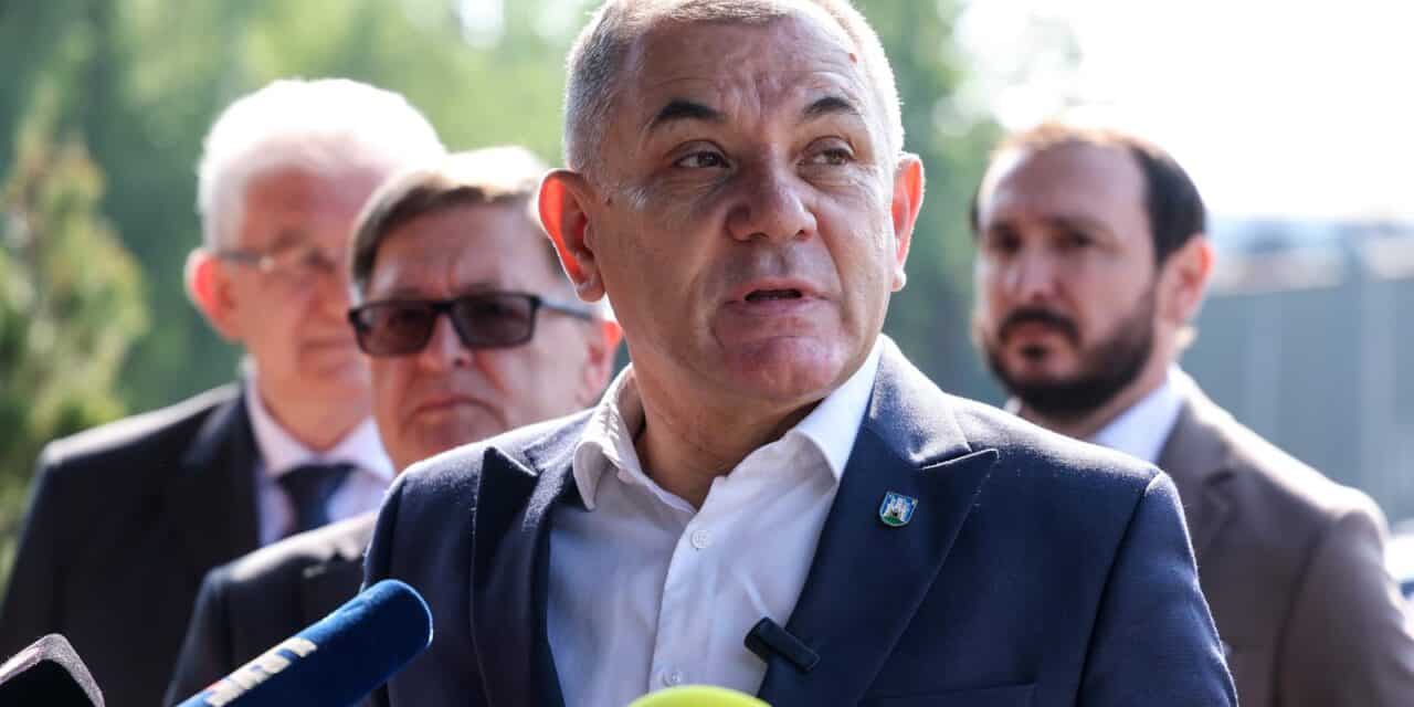 Ivica Lovrić predao potpise za kandidaturu za gradonačelnika Zagreba
