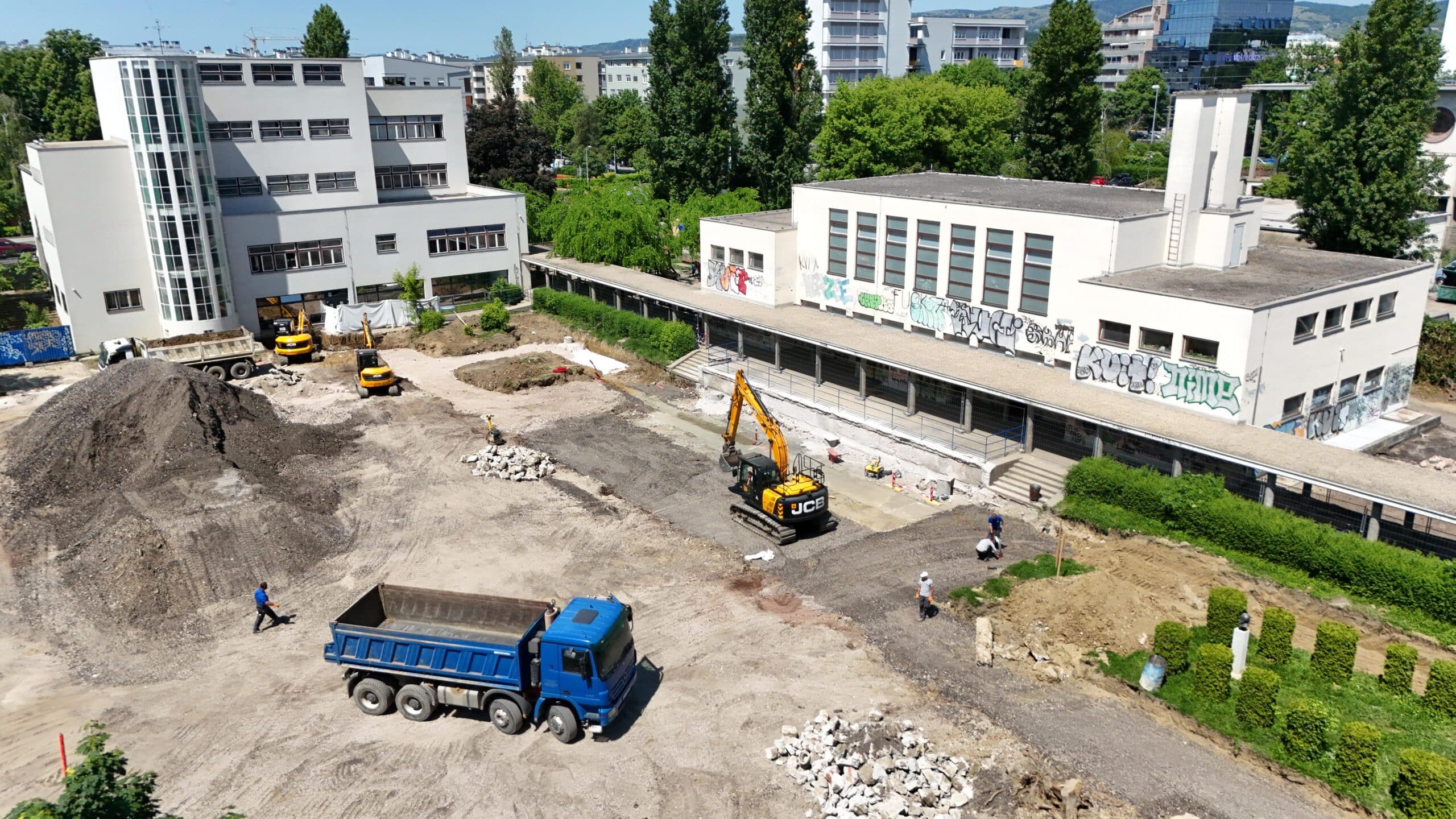 U tijeku radovi na uređenju školskog igrališta OŠ Augusta Šenoe