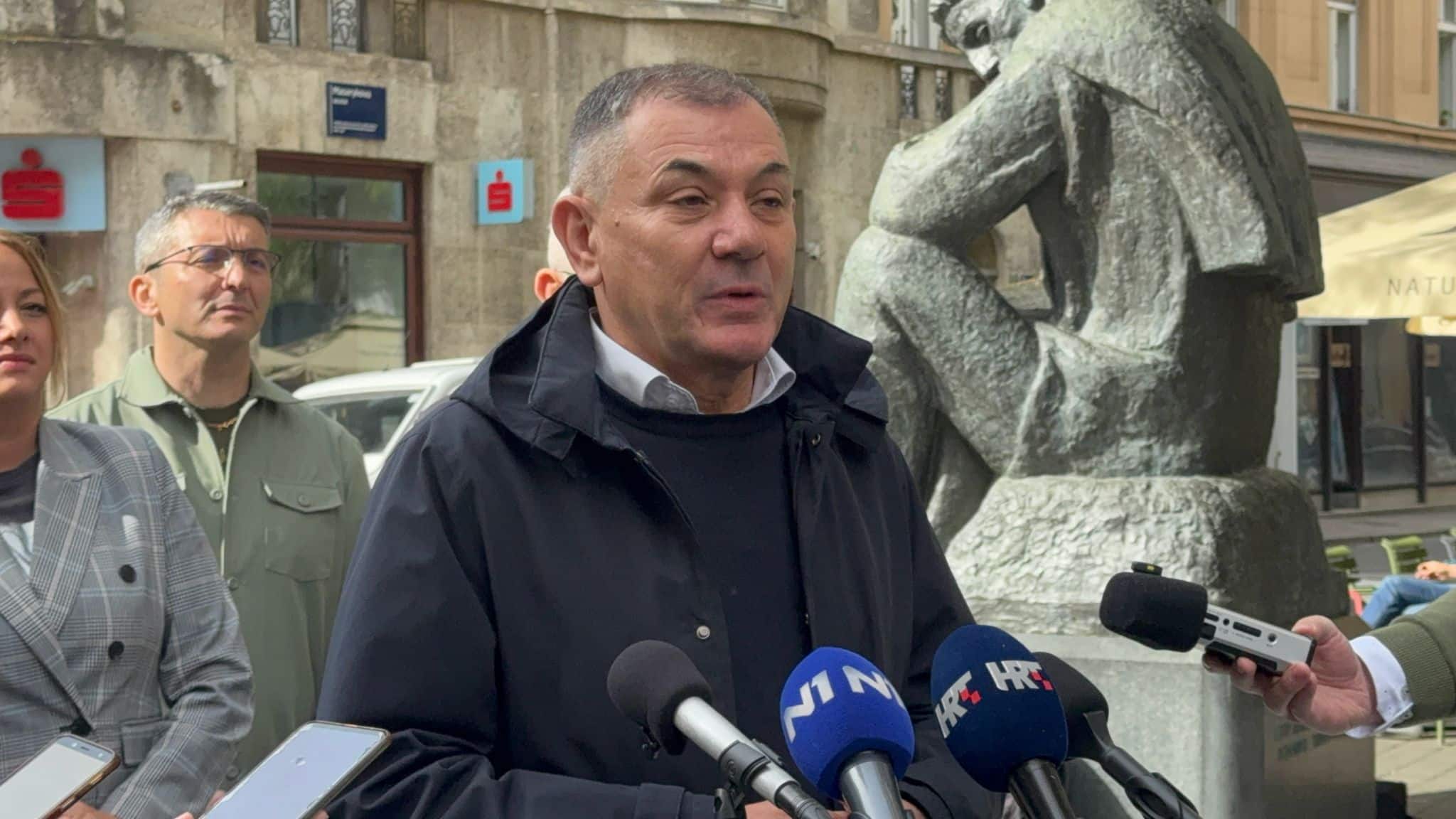 Ivica Lovrić, Plavi grad, gradonačelnik Zagreb, lokalni izbori 2025, infrastrukturni projekti, socijalne mjere, prometna infrastruktura, priuštivo stanovanje, besplatni vrtići, skrb o starijima, drugi krug izbora, Tomislav Tomašević