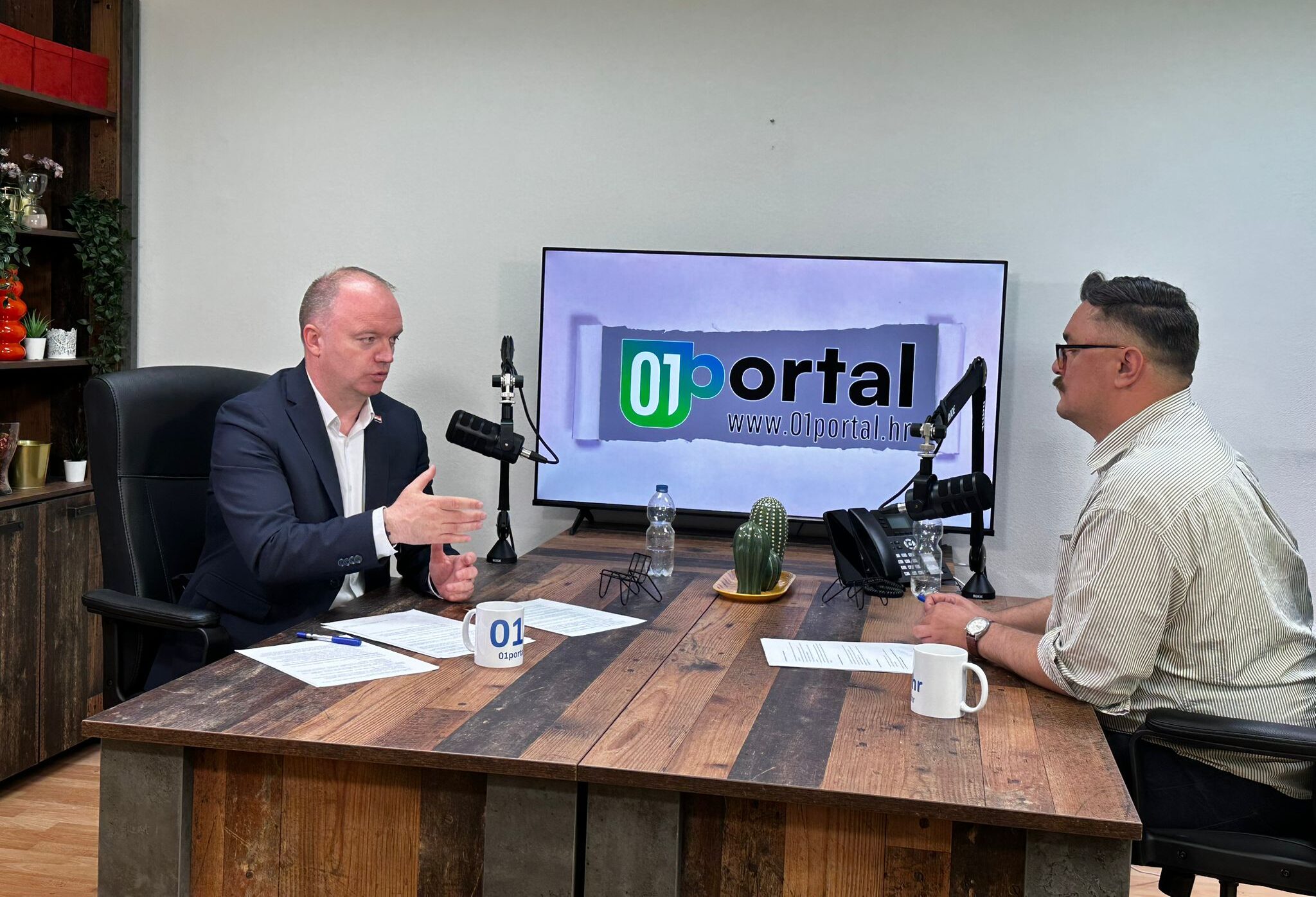 U novoj epizodi Podcasta 01Portala ministar Ivan Šipić govorit će o planovima za demografsku obnovu, povratku hrvatske dijaspore, mjerama za mlade i stvarnim izazovima useljeništva u Hrvatskoj.