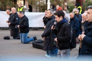 Molitelji se okupili na glavnom trgu, organiziran i protuprosvjed