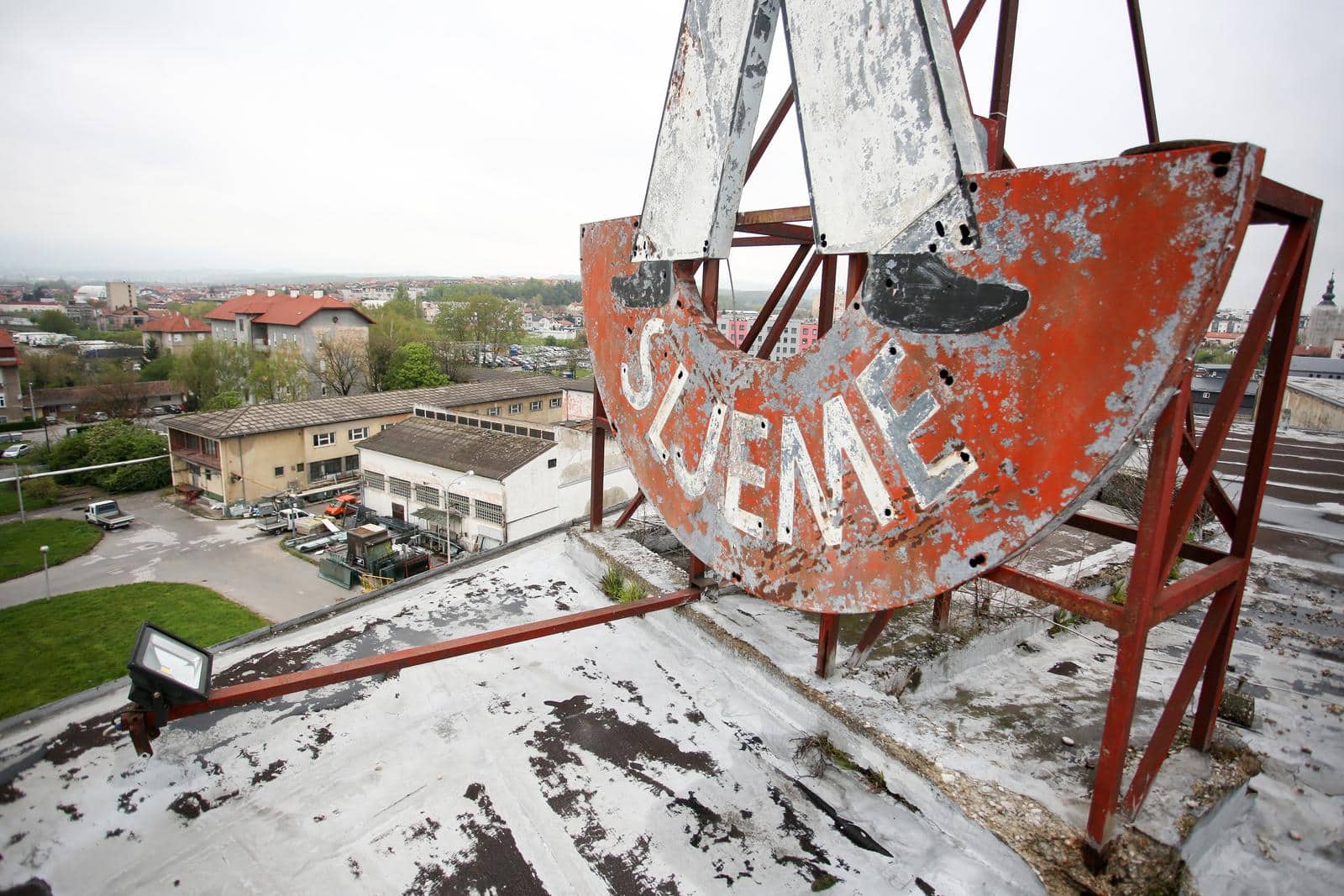 Zagreb: Napuštena tvornica PIK Sljeme u Sesvetama