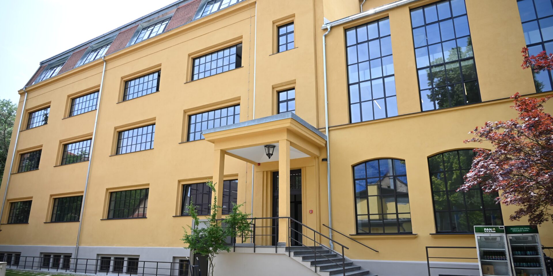 250609_Zamjenik gradonačelnika Luka Korlaet na otvorenju obnovljene zgrade ALU (2)