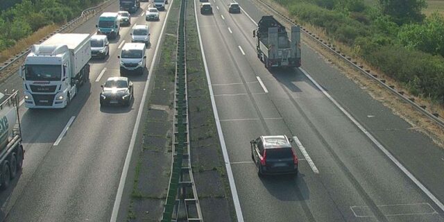 Pojačan promet i dvije nesreće usporavaju vožnju na A1 i A3, a na A2 su kratkotrajni prekidi zbog radova. Vozačima se savjetuje dodatni oprez