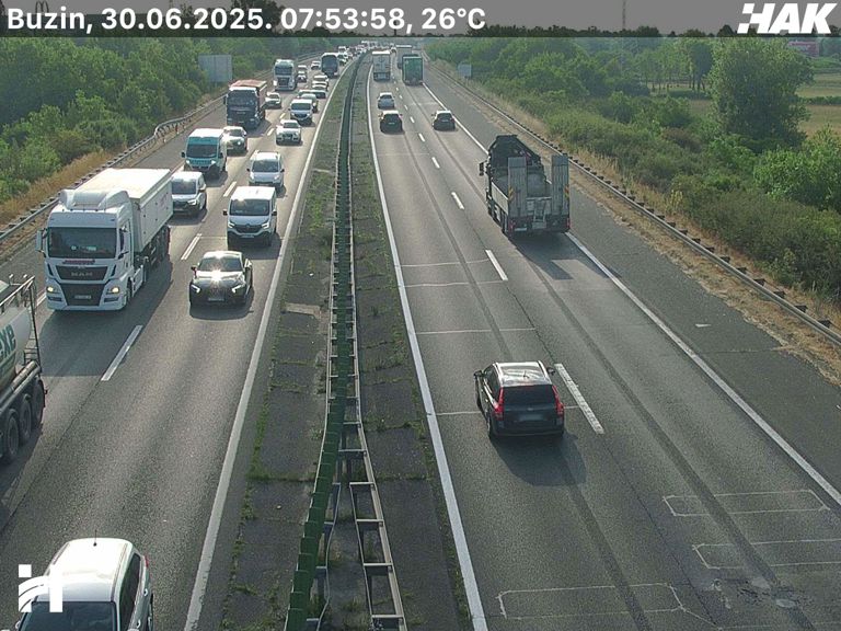 Pojačan promet i dvije nesreće usporavaju vožnju na A1 i A3, a na A2 su kratkotrajni prekidi zbog radova. Vozačima se savjetuje dodatni oprez