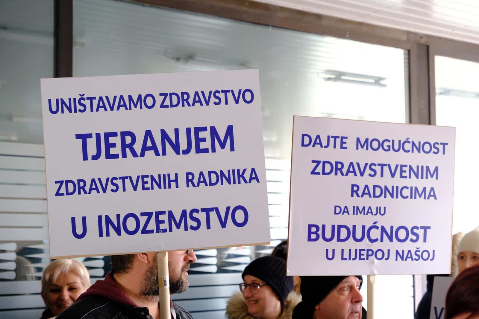 Prosvjed medicinskih sestara i tehničara ispred Ministarstva zdravstva