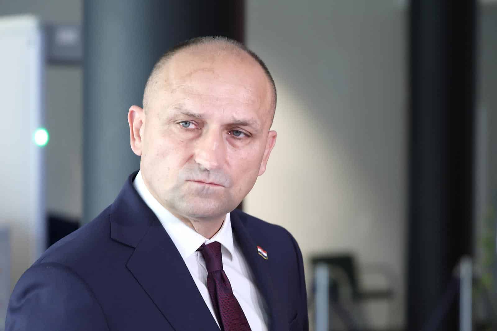 Zagreb: Izjava za medije ministra obrane Ivana Anušića uoči sjednice Sabora