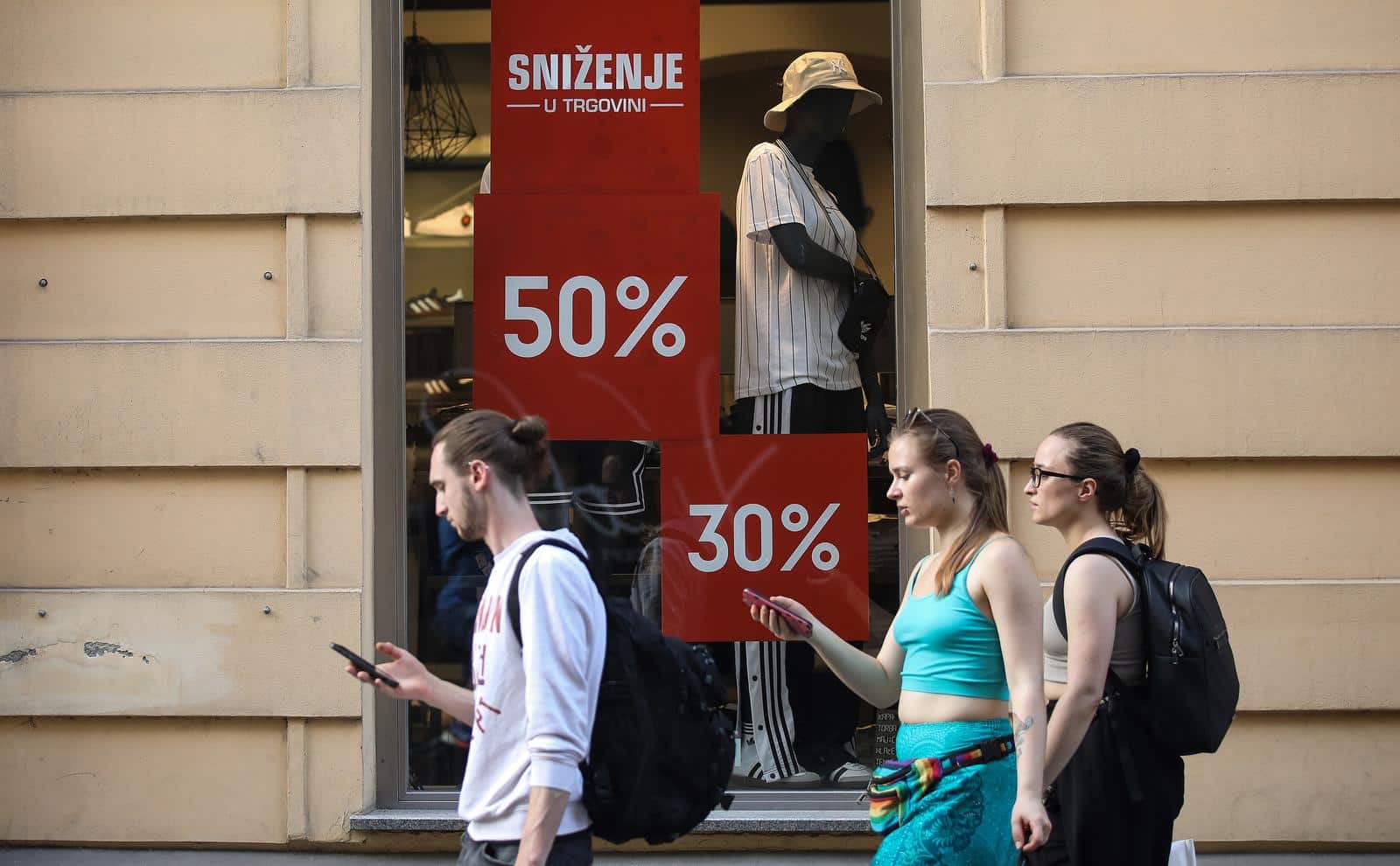 Zagreb: Počela su sezonska sniženja