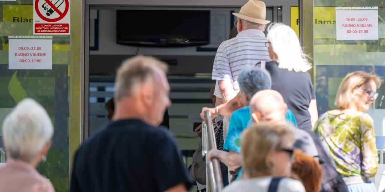 Zagreb: Gužva ispred Gradske plinare Zagreb