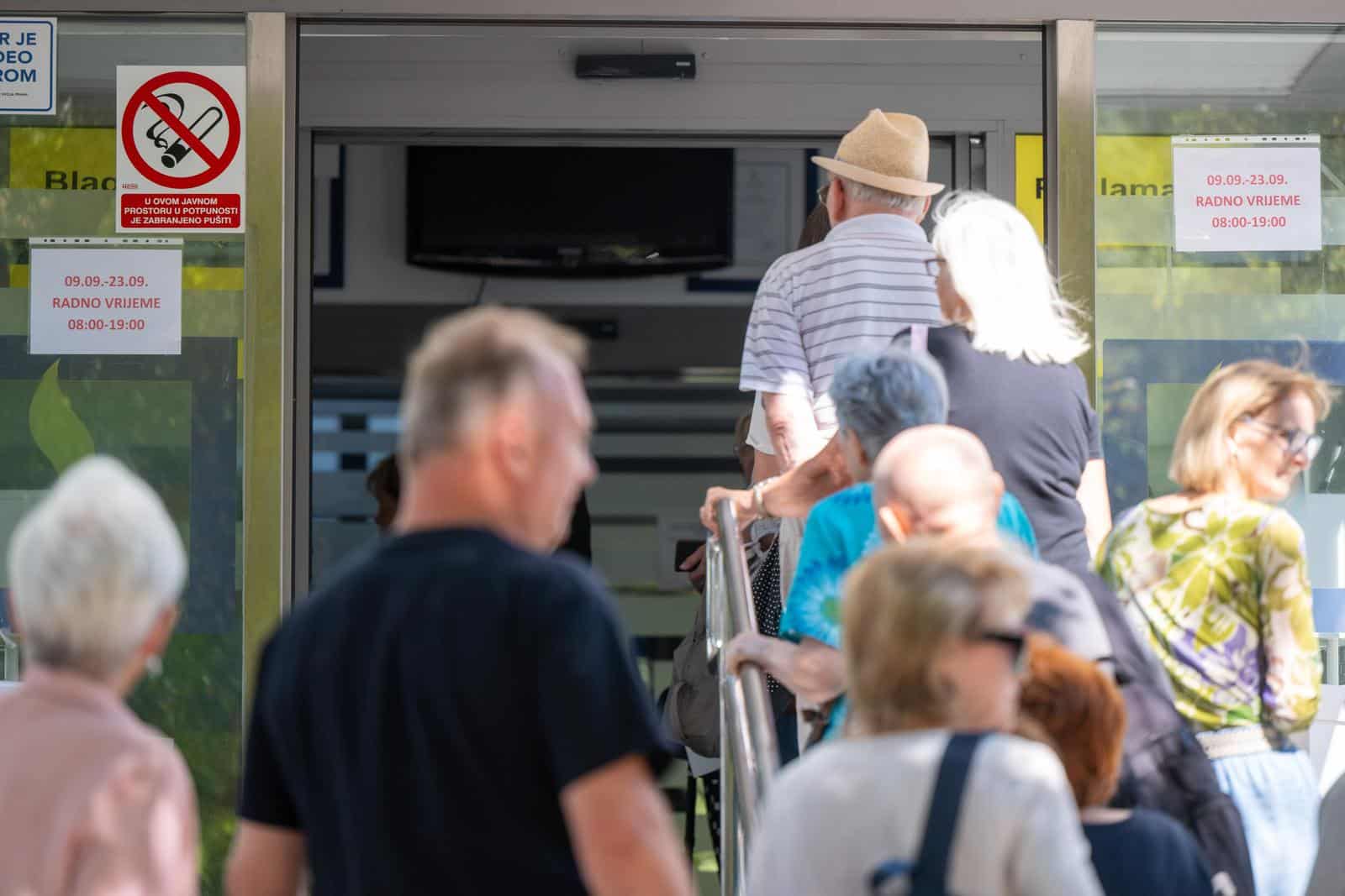 Zagreb: Gužva ispred Gradske plinare Zagreb